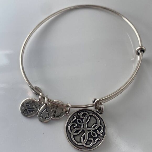 Alex and Ani 2015 Silver Scroll Design Medallion Bracelet! - Picture 3 of 7